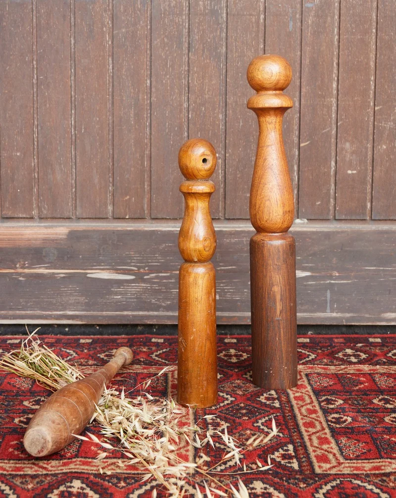Alix, la paire de quilles anciennes en bois N°1085
