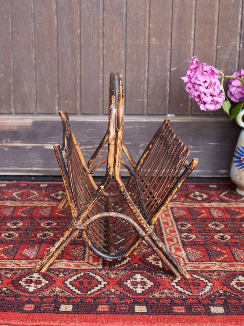 Désiré, le porte-revues en rotin vintage N°217