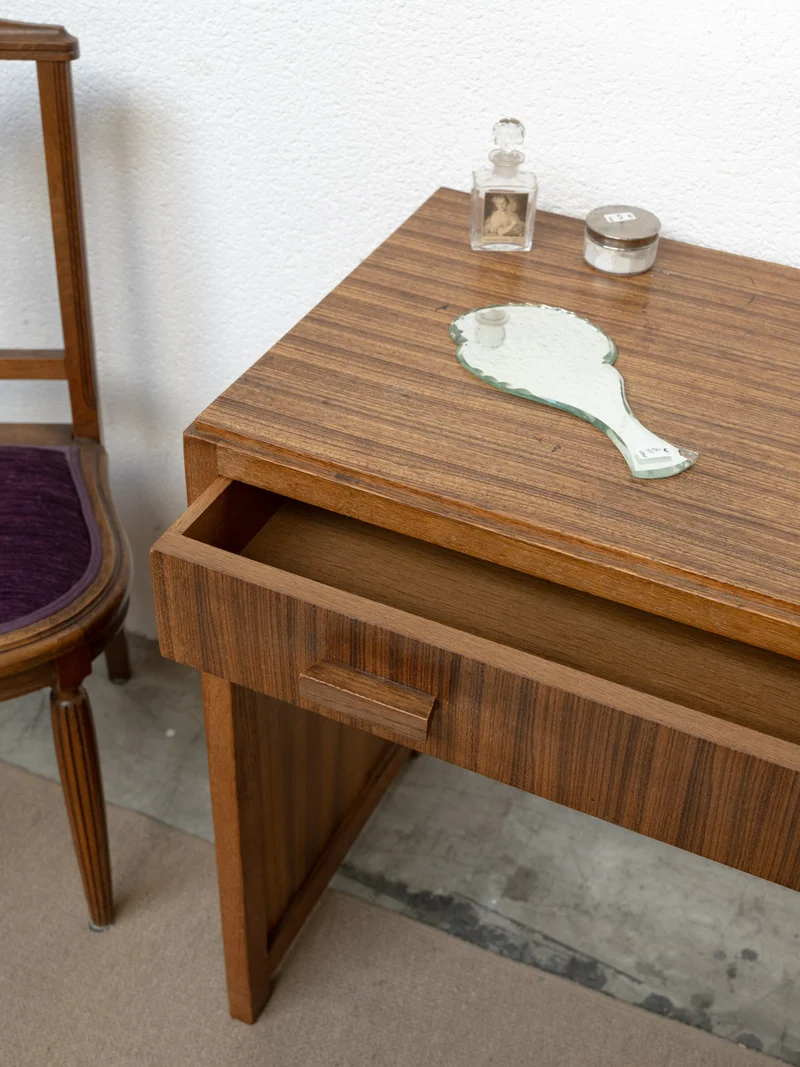 Louise, la coiffeuse en bois N°319
