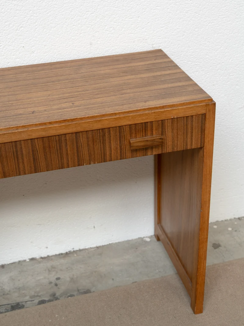 Louise, la coiffeuse en bois N°319