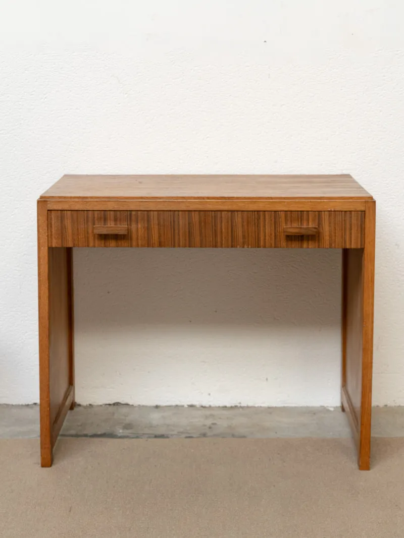 Louise, la coiffeuse en bois N°319