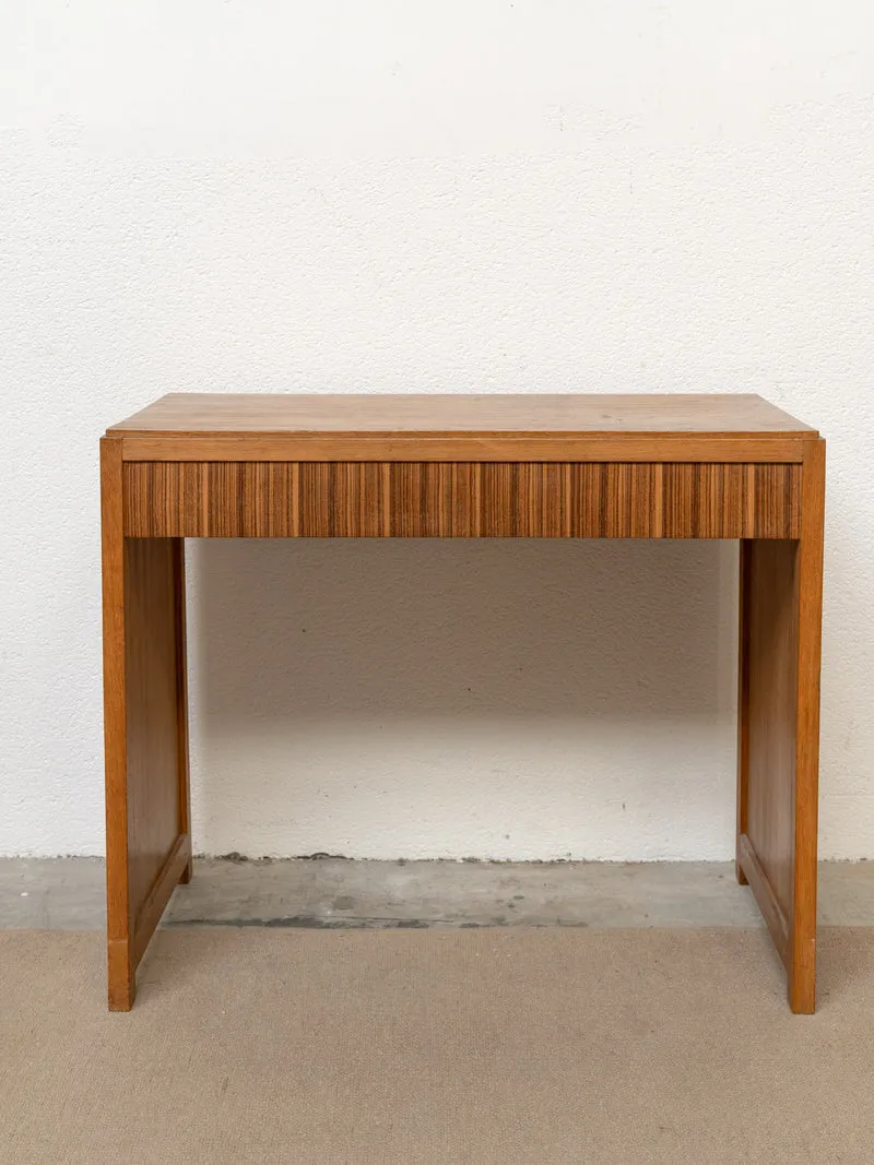 Louise, la coiffeuse en bois N°319
