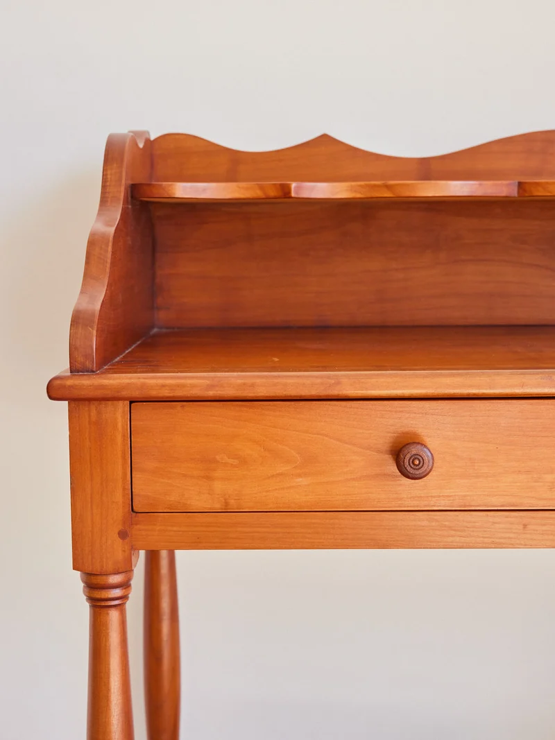 Louise, la coiffeuse en bois N°317