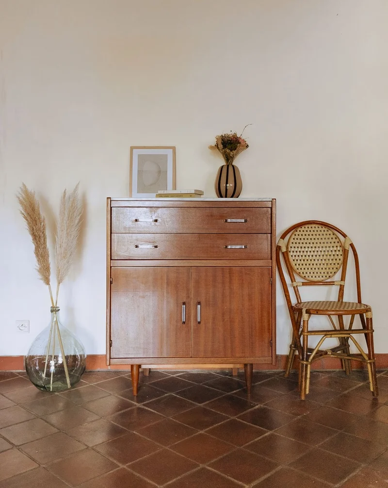 Olga, la commode au plateau en marbre blanc N°686