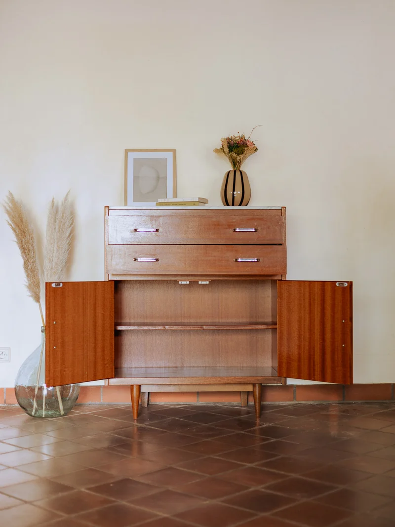 Olga, la commode au plateau en marbre blanc N°686