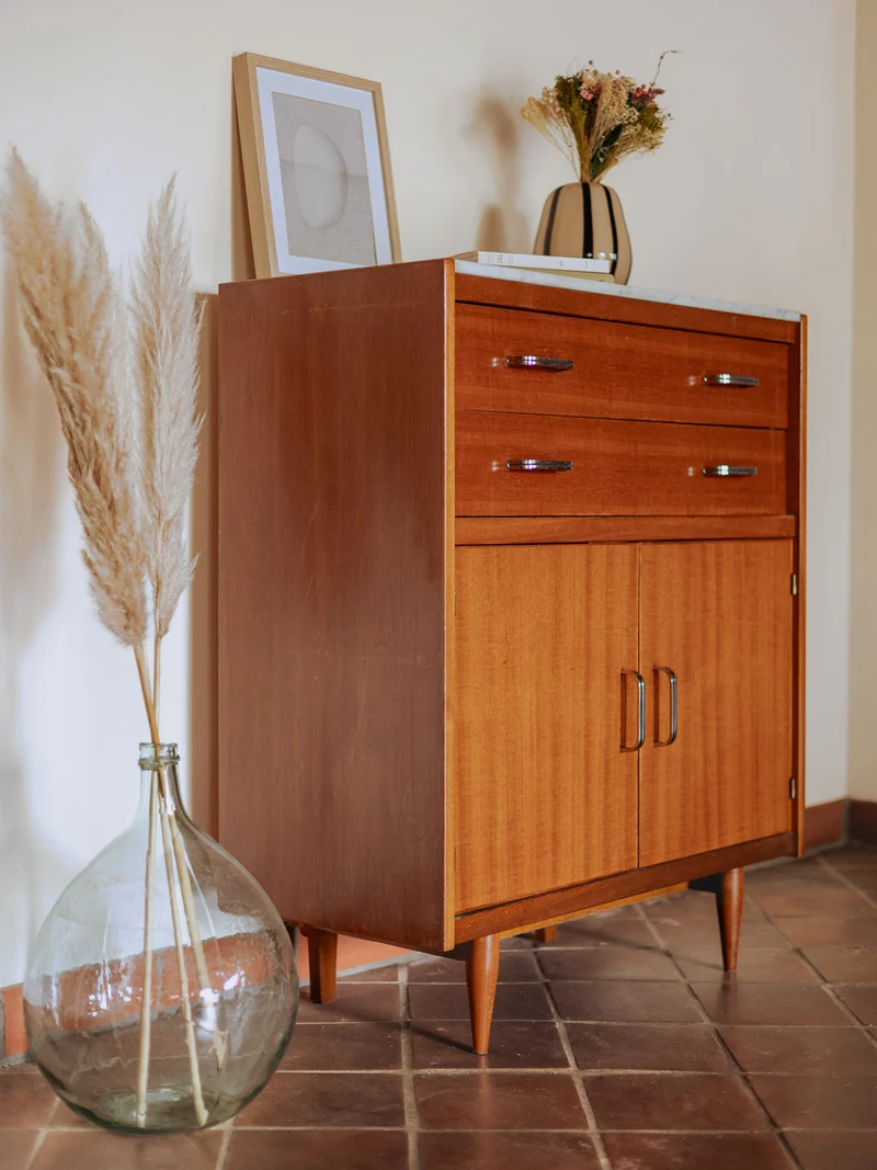 Olga, la commode au plateau en marbre blanc N°686