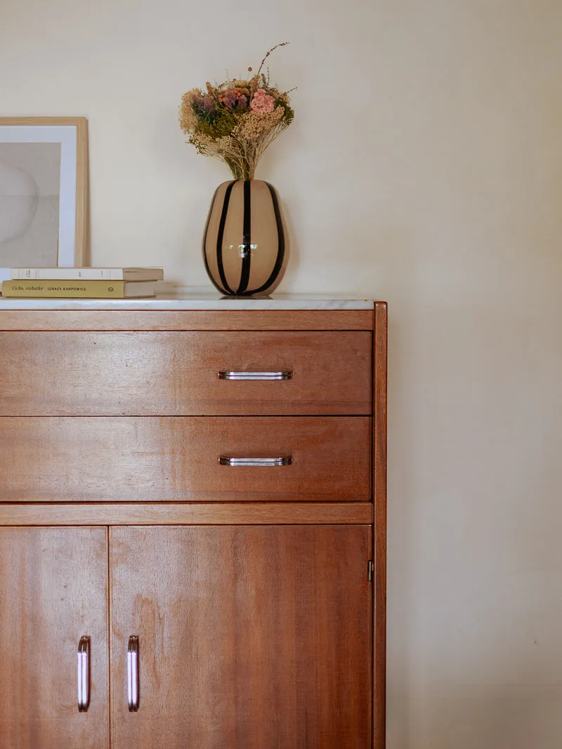 Olga, la commode au plateau en marbre blanc N°686