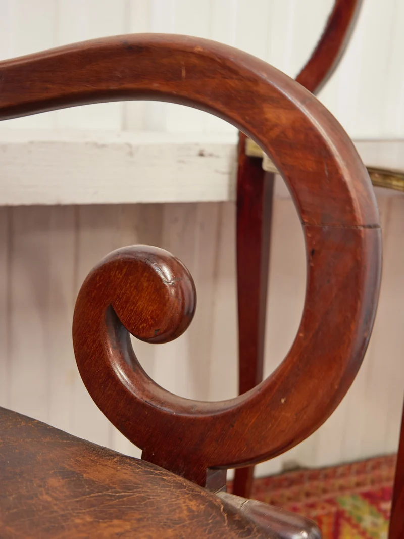 Ernest, le fauteuil en cuir N°1079
