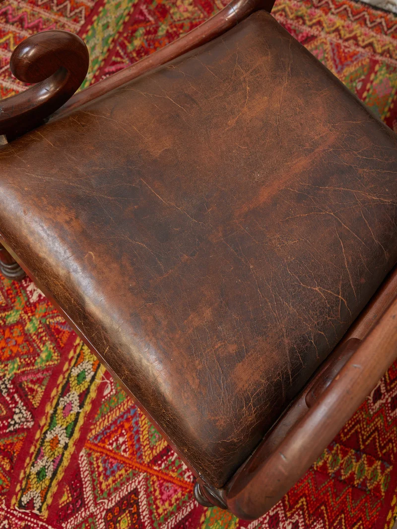Ernest, le fauteuil en cuir N°1079