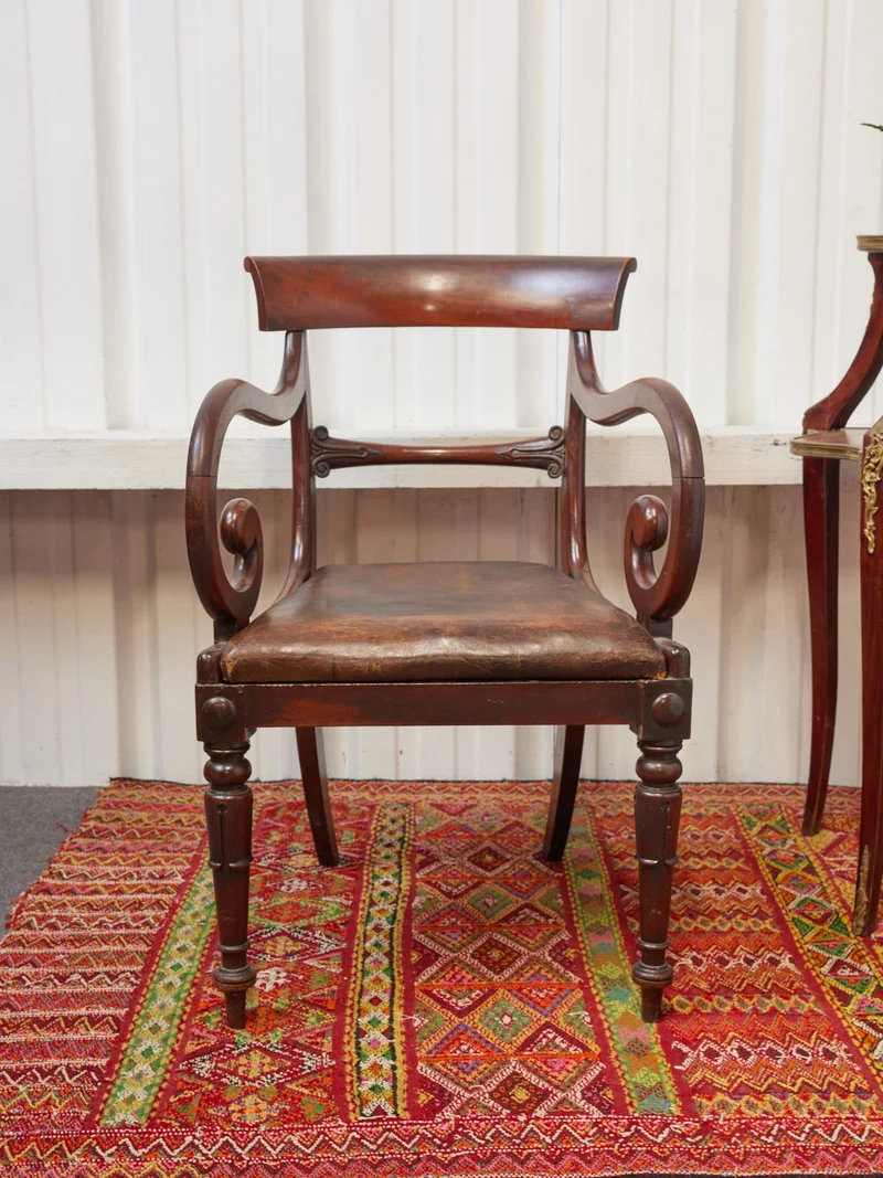 Ernest, le fauteuil en cuir N°1079