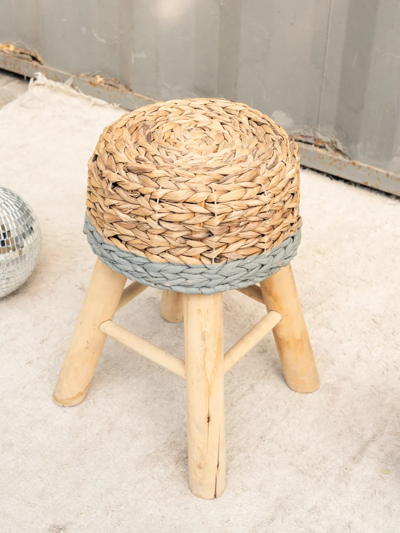 Regis, le tabouret en osier et bois N°1466