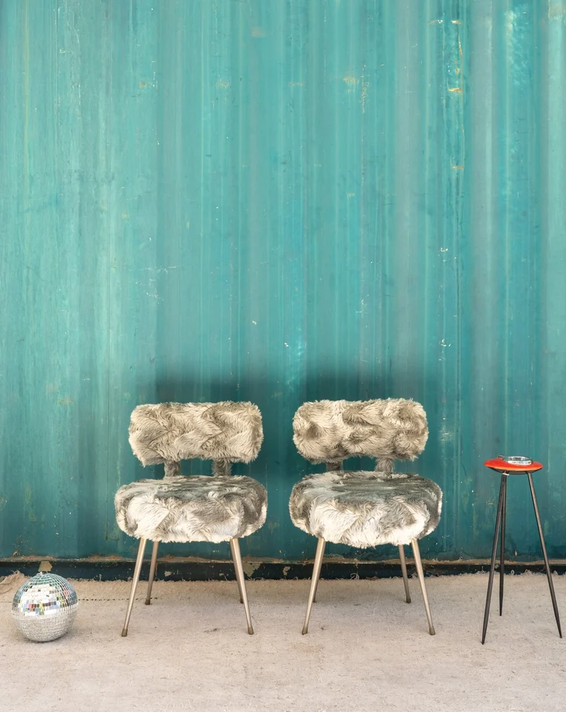 Alma, la paire de chaises en fourrure grise N°1709