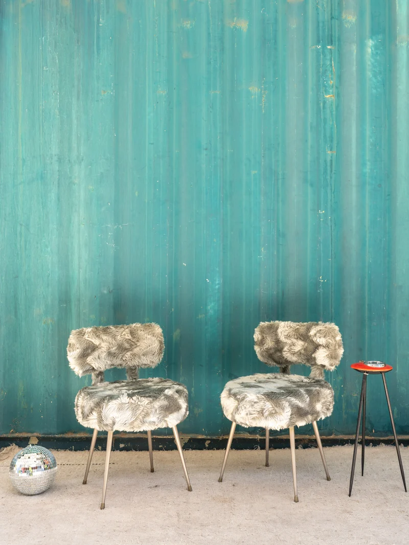 Alma, la paire de chaises en fourrure grise N°1709