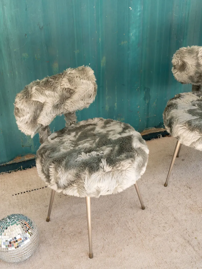 Alma, la paire de chaises en fourrure grise N°1709