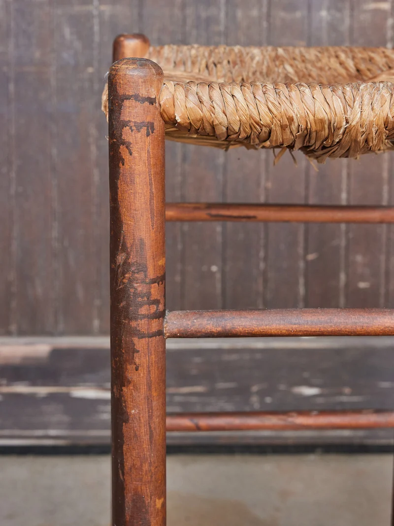 Gaston, le tabouret de bar en bois et paillage N°185