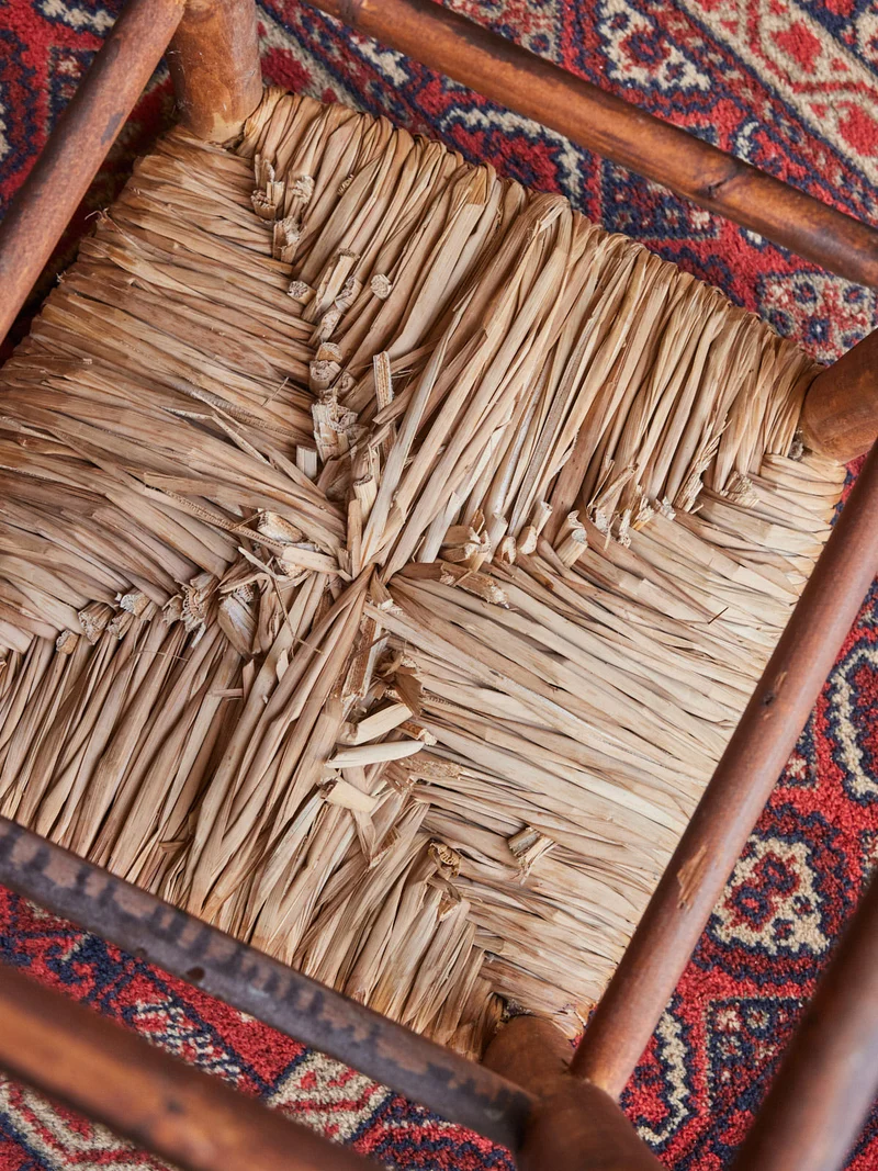 Gaston, le tabouret de bar en bois et paillage N°185
