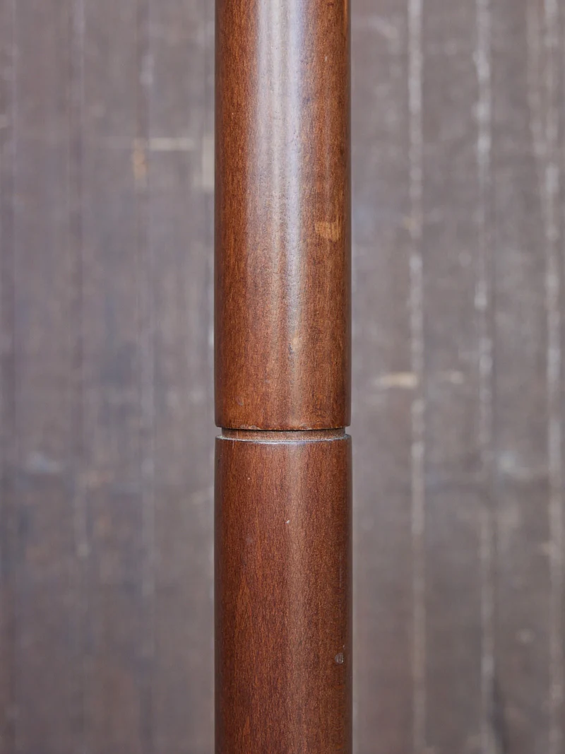 Charlie, le porte-manteau sur pieds en bois foncé N°227