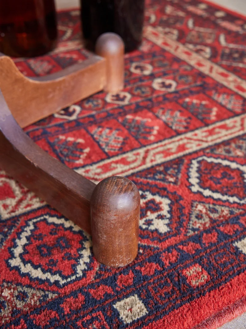 Charlie, le porte-manteau sur pieds en bois foncé N°227