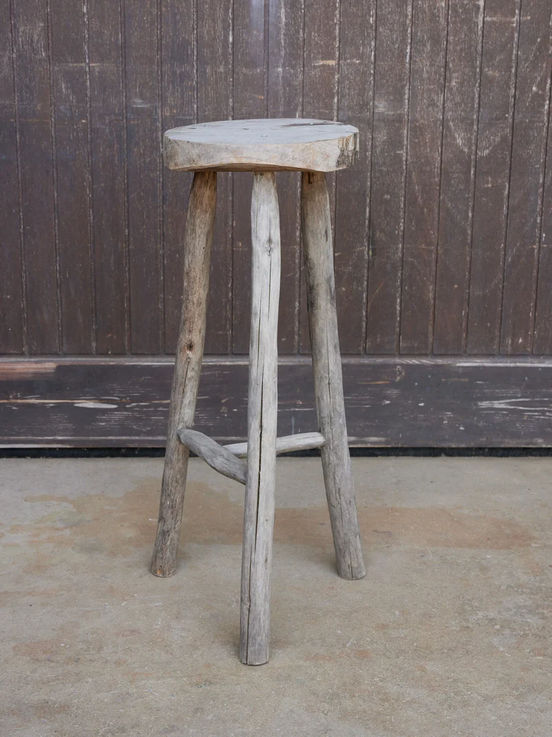 Gaston, le tabouret de bar en bois brut N°186