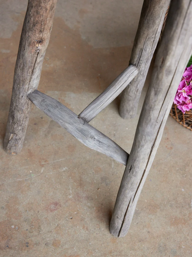 Gaston, le tabouret de bar en bois brut N°186