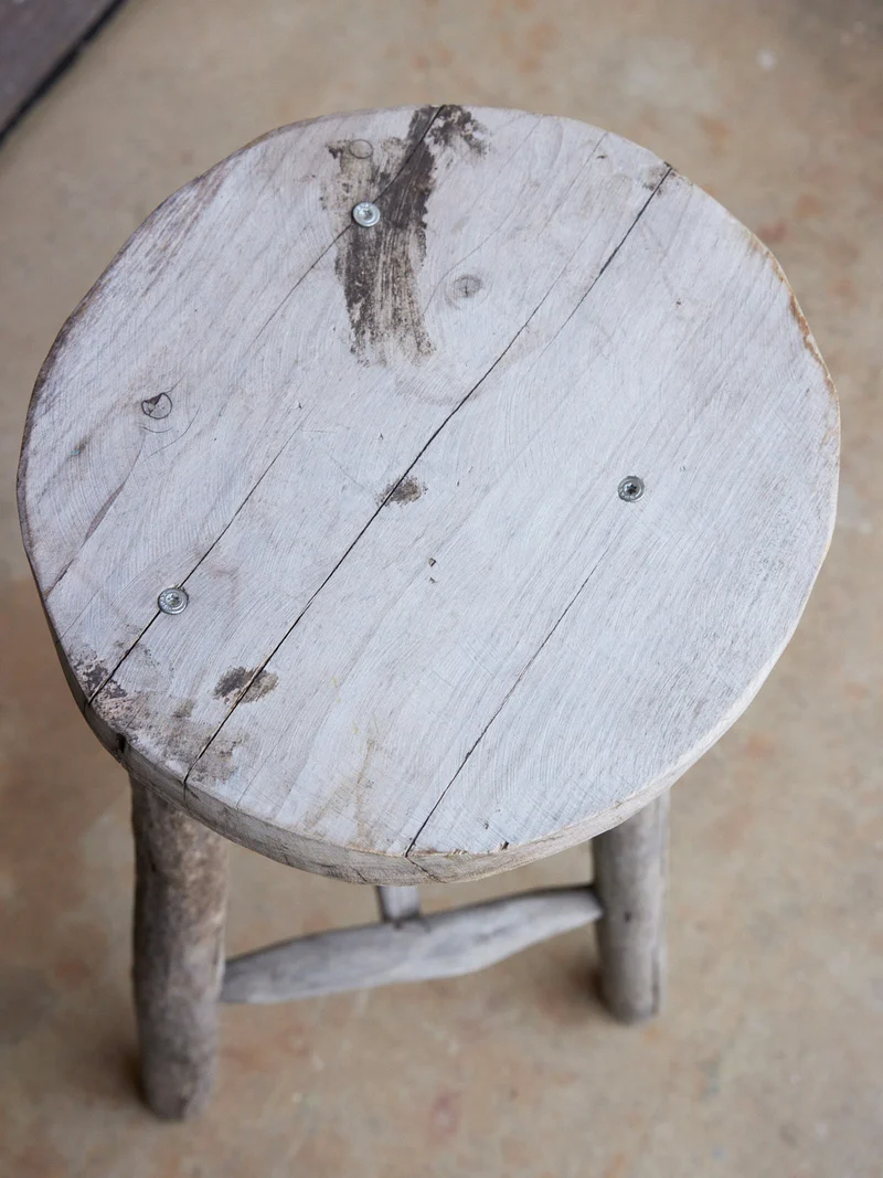 Gaston, le tabouret de bar en bois brut N°186