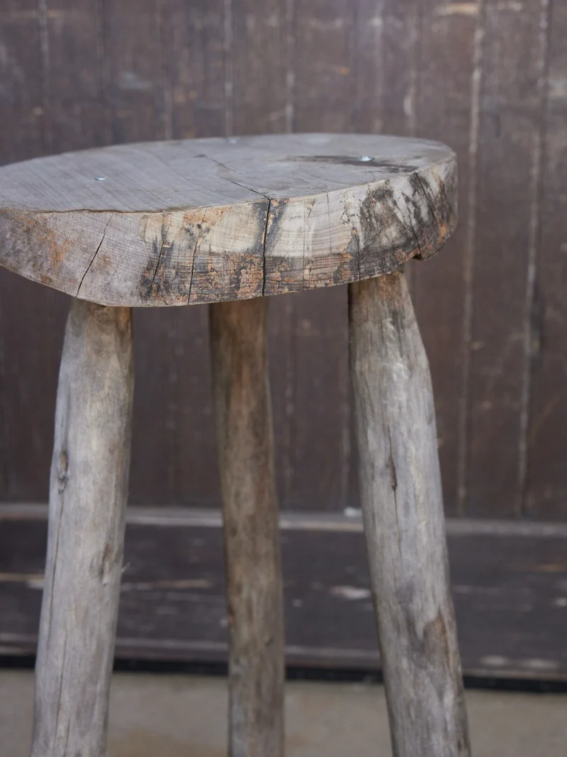 Gaston, le tabouret de bar en bois brut N°186