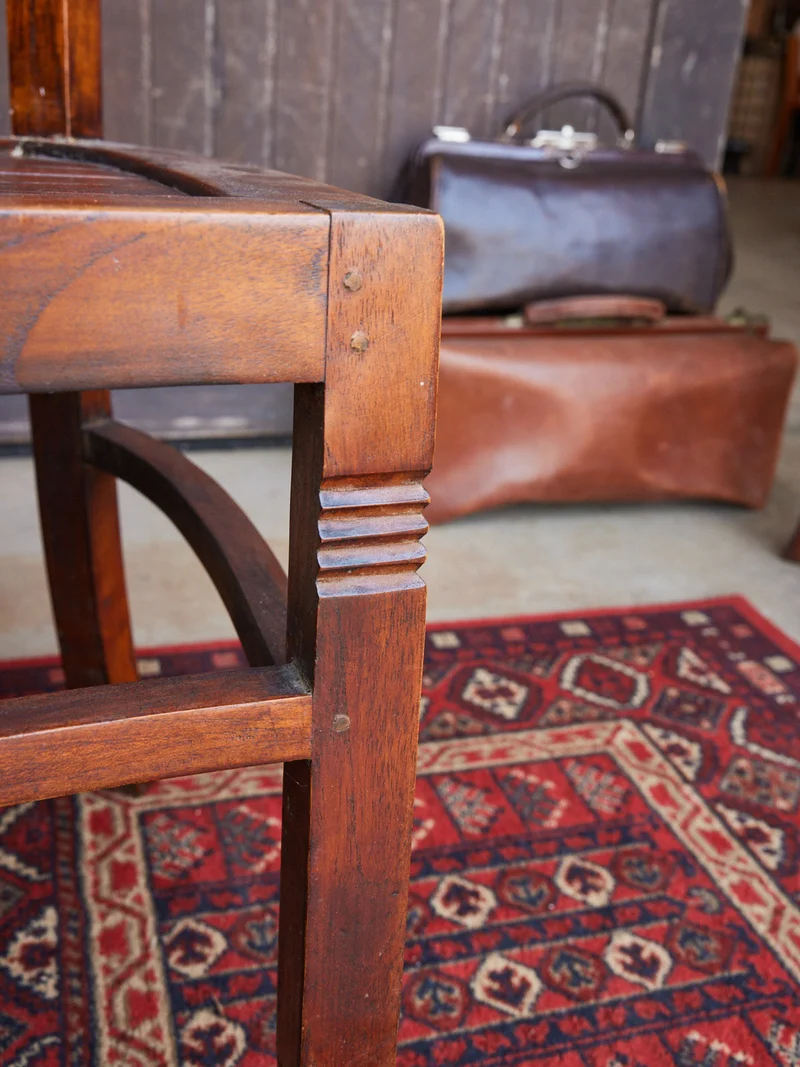 Claude, la paire de chaises en acajou N°1349