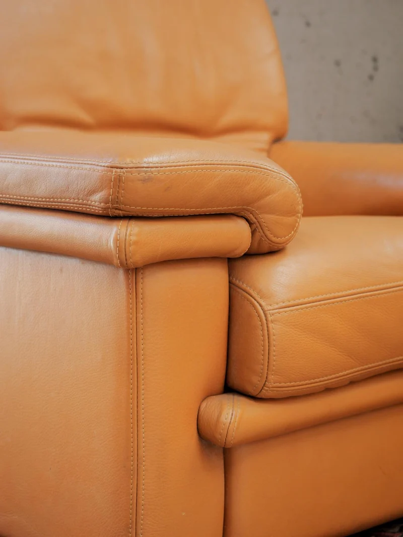 Ernest, le lot de 2 fauteuils style années 80 N°1055