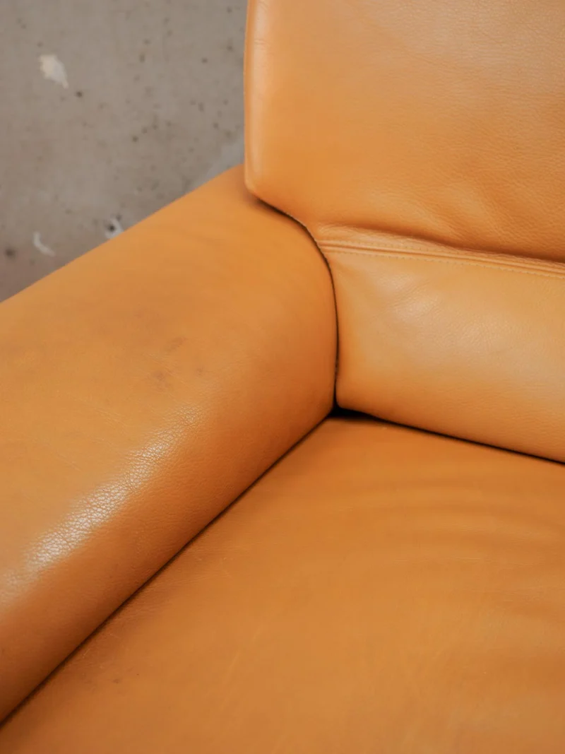 Ernest, le lot de 2 fauteuils style années 80 N°1055
