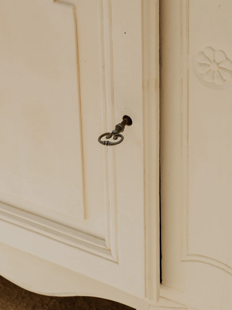 Gilbert, le buffet en bois blanc N°1685