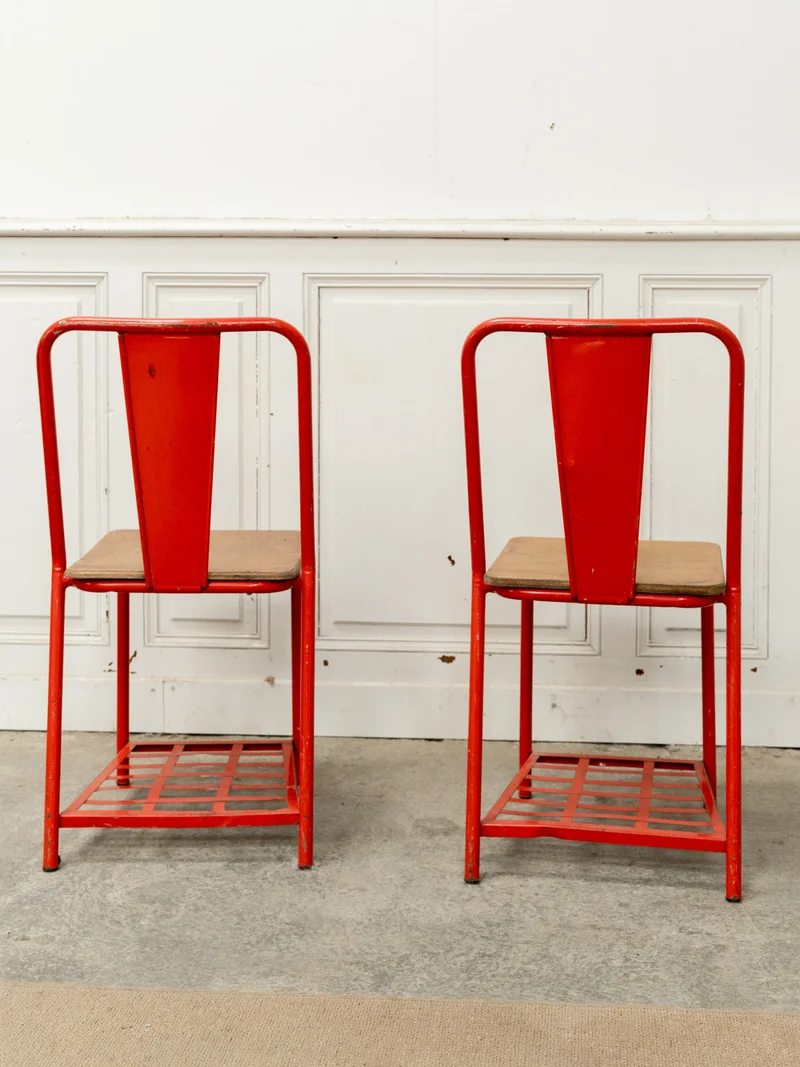 Alma, la paire de chaises chevet Tolix en métal rouge et bois N°1707