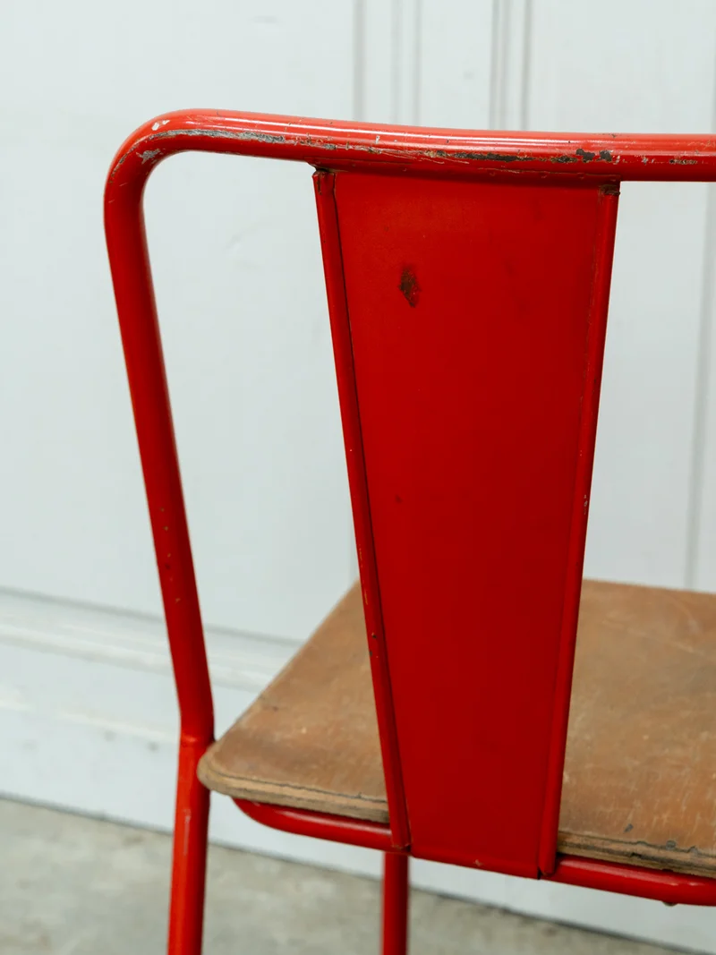 Alma, la paire de chaises chevet Tolix en métal rouge et bois N°1707