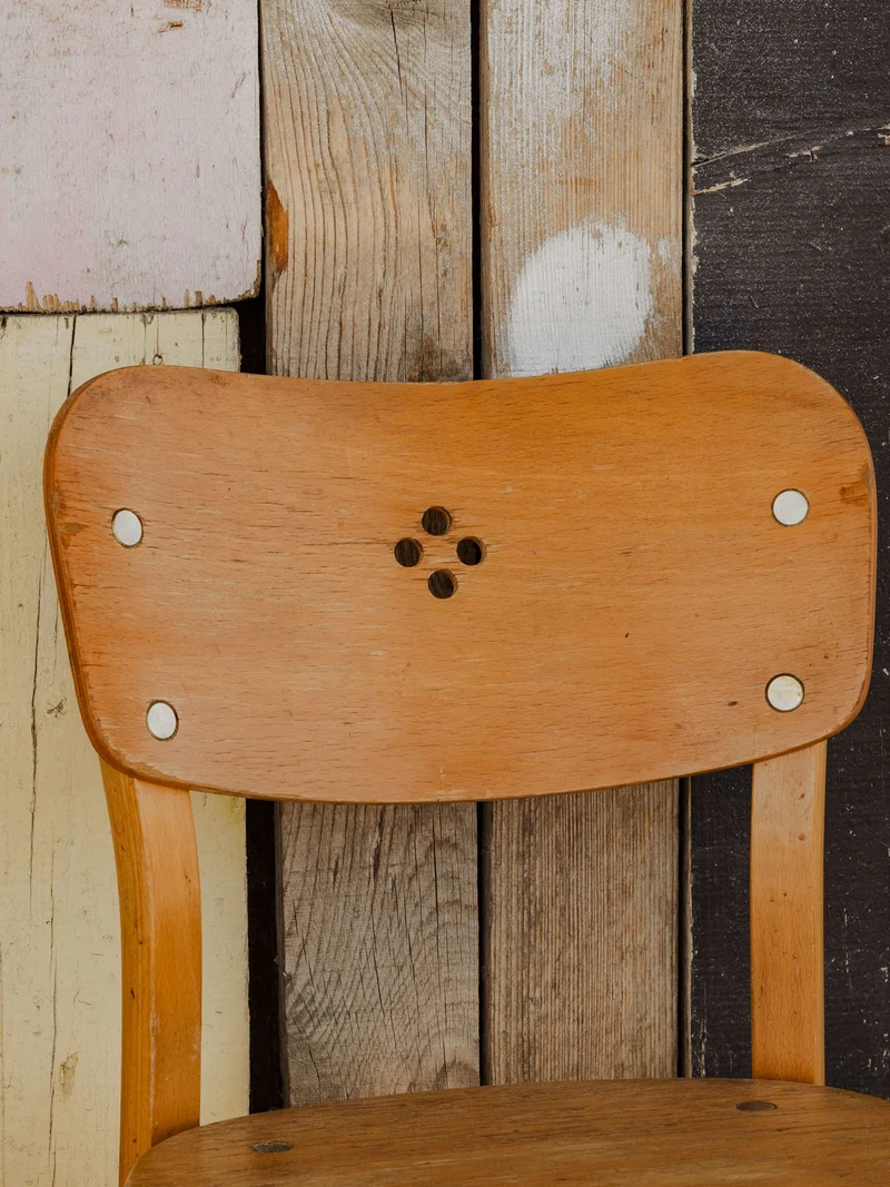 Claude, la paire de chaises en bois N°1386