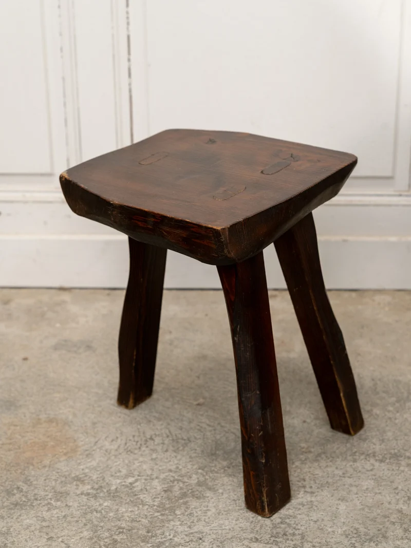 Ange, la table brutaliste et ses cinq tabourets N°25