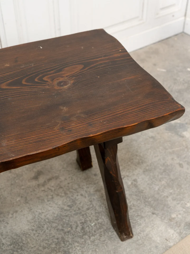 Ange, la table brutaliste et ses cinq tabourets N°25