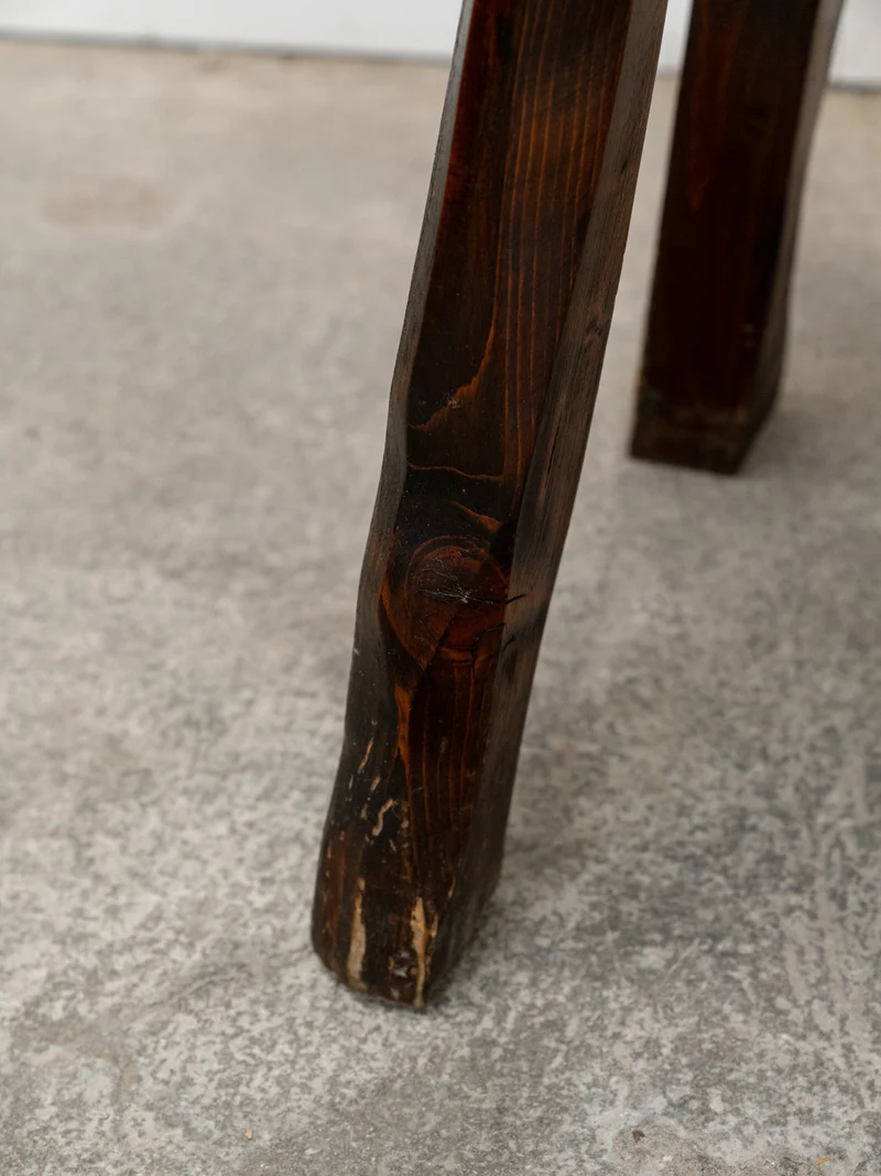 Ange, la table brutaliste et ses cinq tabourets N°25