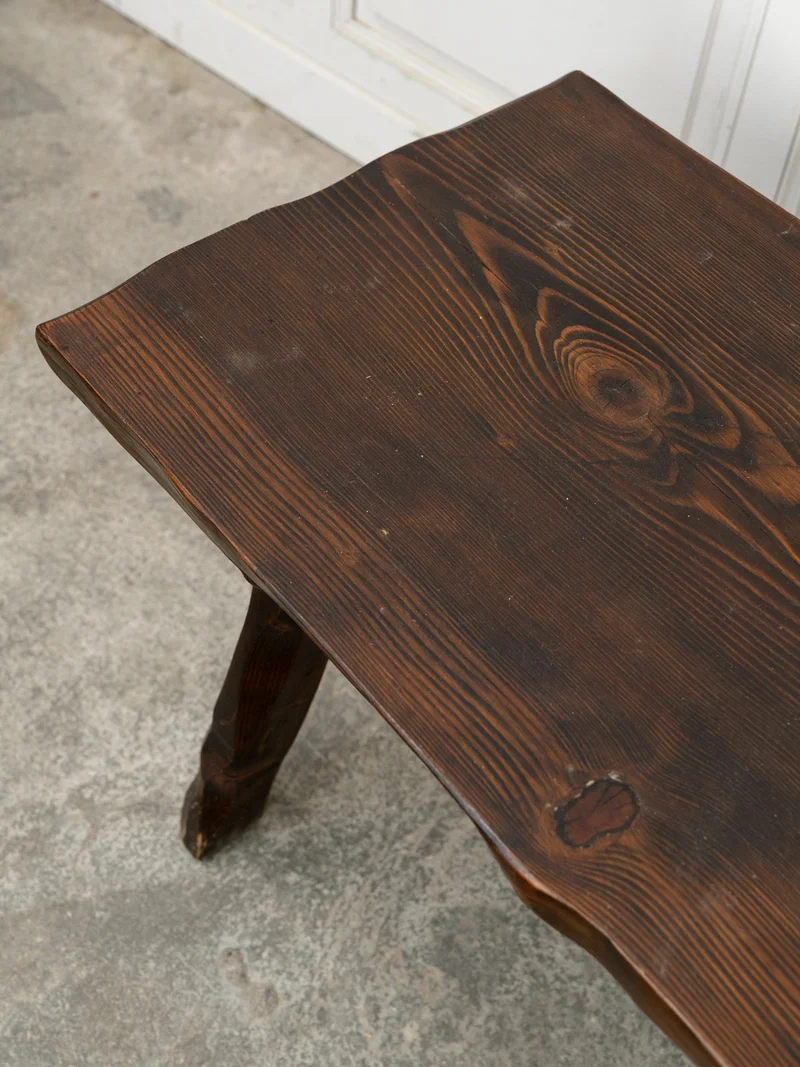 Ange, la table brutaliste et ses cinq tabourets N°25