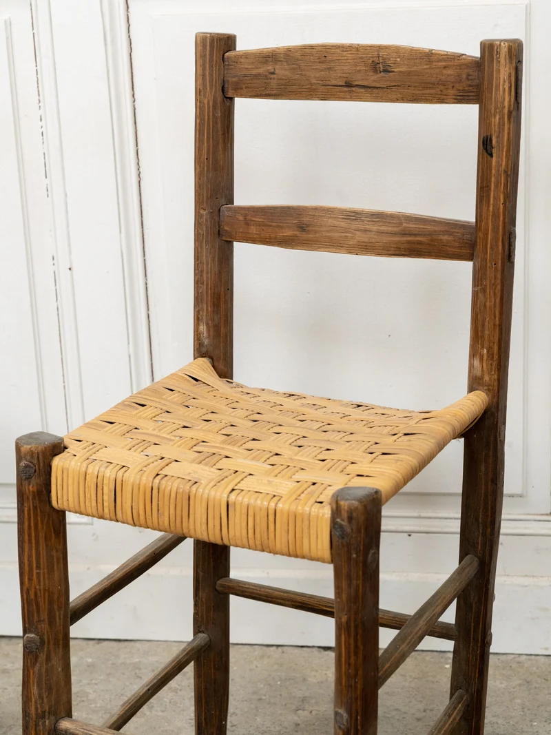 Claude, la paire de chaises anciennes en bois et rotin N°1390