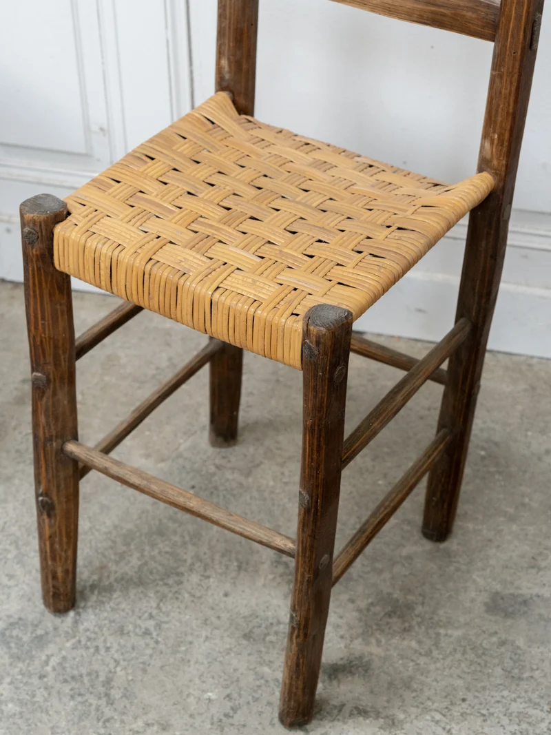Claude, la paire de chaises anciennes en bois et rotin N°1390