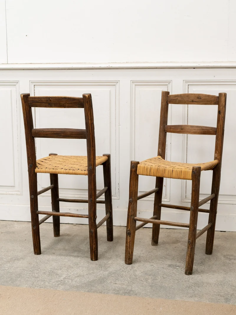 Claude, la paire de chaises anciennes en bois et rotin N°1390