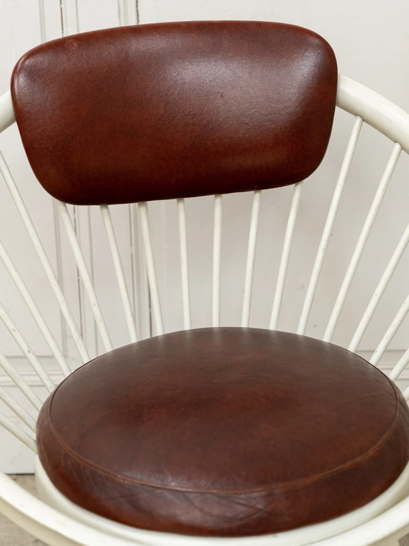 Jakob, le fauteuil circle en cuir par Yngve Ekström N°1293