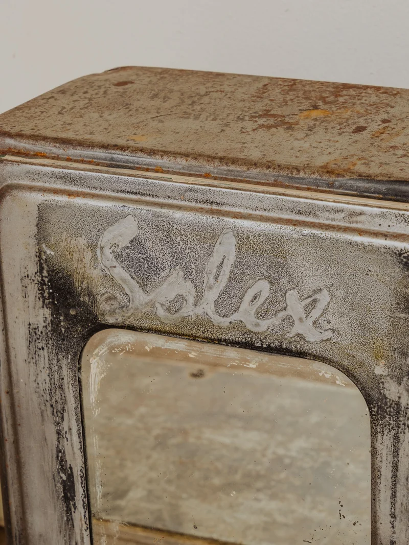 Gaëlle, l'ancienne armoire à pharmacie en métal N°1435