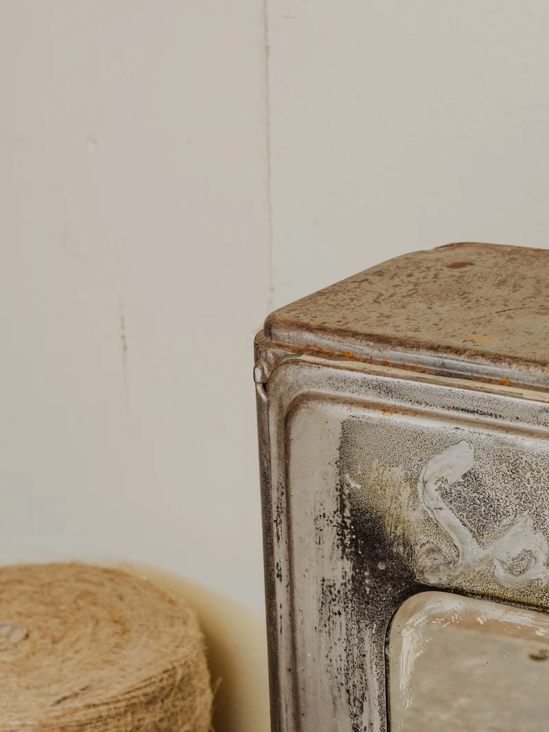 Gaëlle, l'ancienne armoire à pharmacie en métal N°1435
