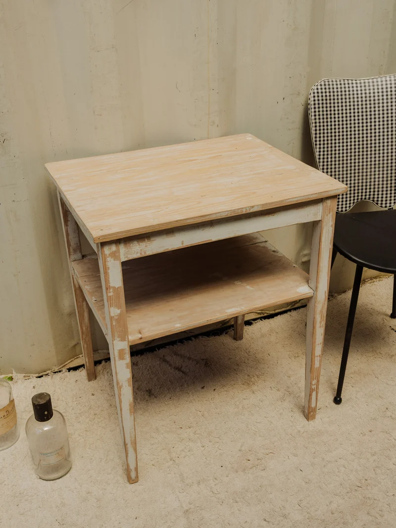 Francine, la table d'appoint en bois beige N°1056