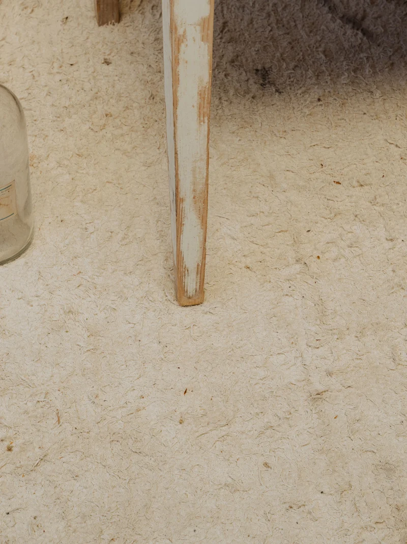 Francine, la table d'appoint en bois beige N°1056