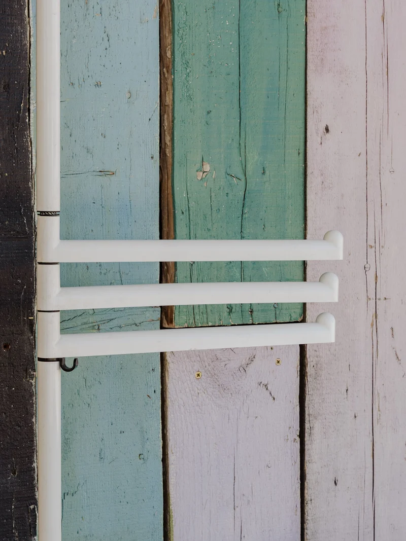 Charlie, le porte-manteau en plastique blanc N°231