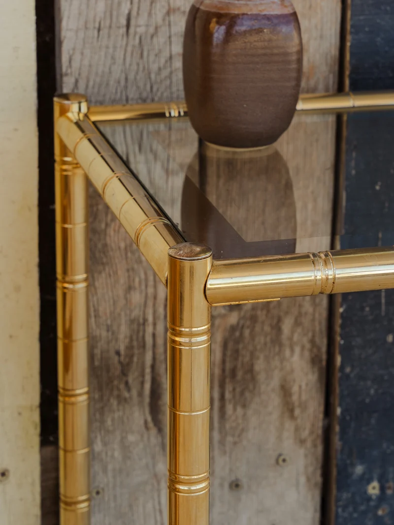 Hanna, la table d'appoint en verre et laiton doré N°1401