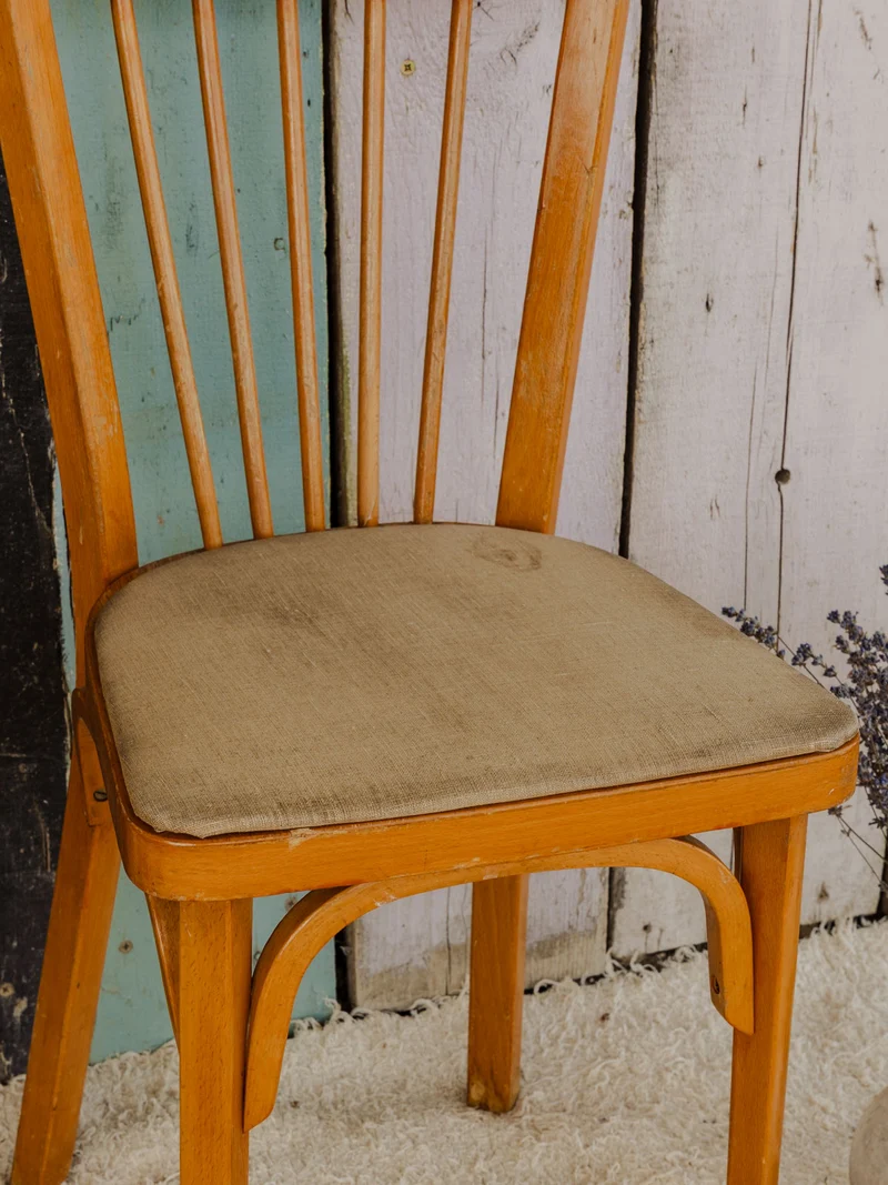 Claude, le lot de 6 chaises Baumann en bois N°1387