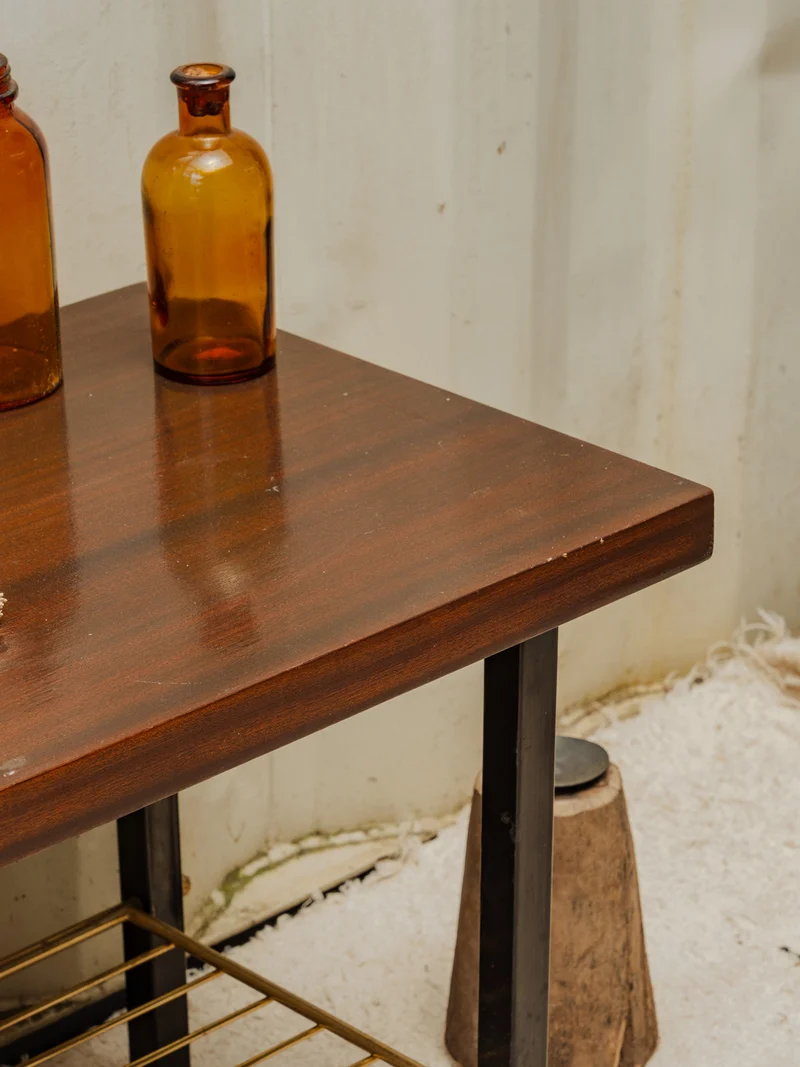 Donna, la table basse en bois et métal N°1063
