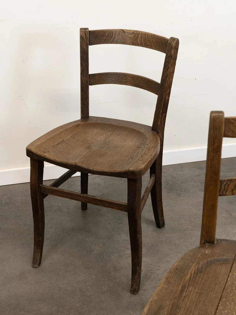 Claude, le lot de 4 chaises anciennes en bois N°1373